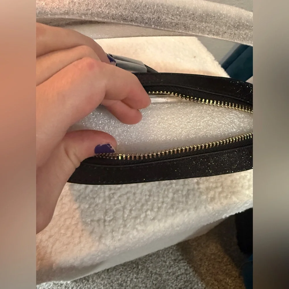 NWT Kate Spade New York glimmer oval camera bag - Picture 13 of 14